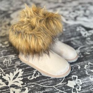Faux Fox fur and Suede size 6